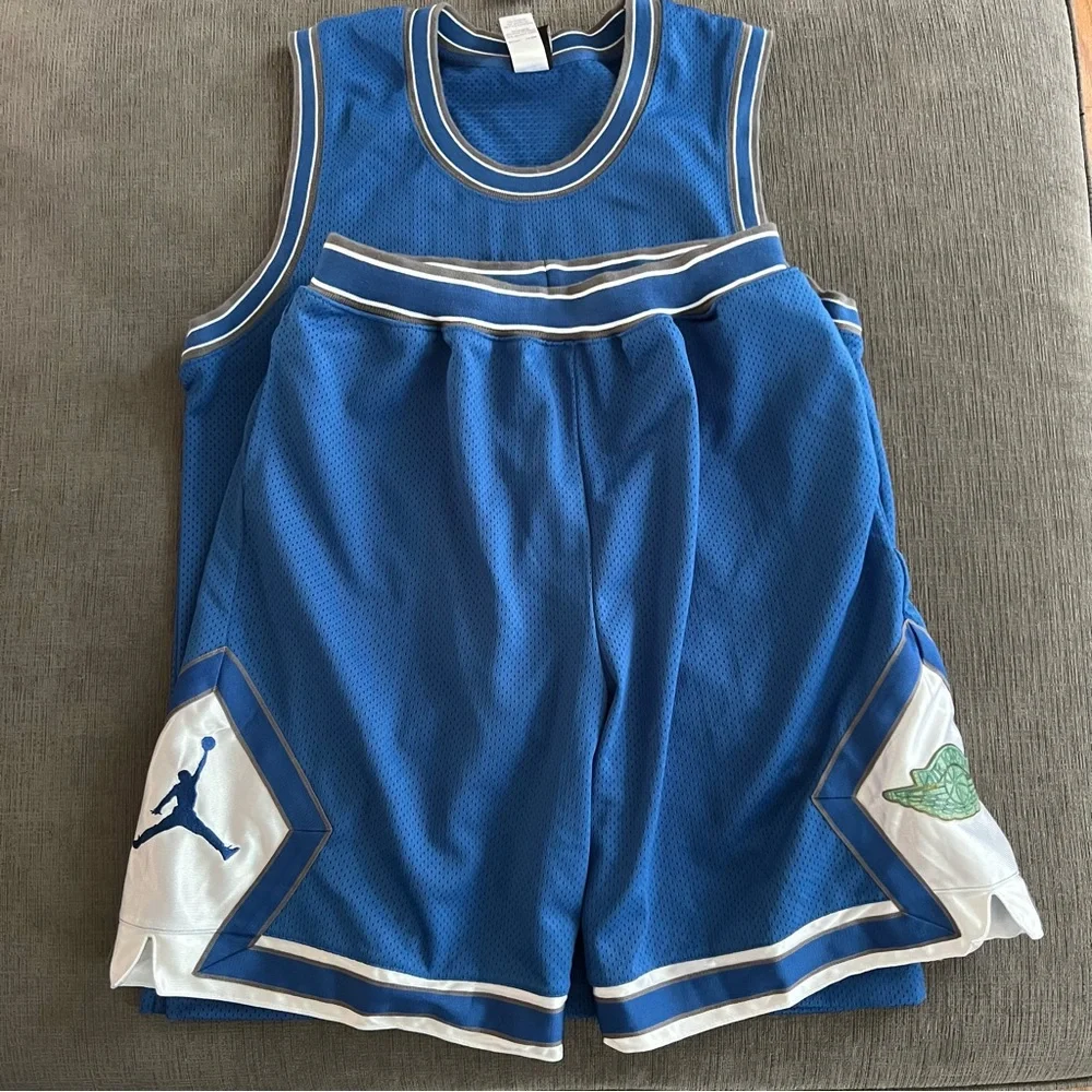 NWT Boys Jordan Retro 20th Anniversary Basketball Set Sz XL Top L Shorts (16/18)